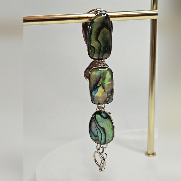 Elegant Silver and Green Abalone Bracelet - Picture 2 of 3